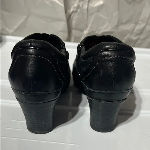 Clarks Black Leather Buckle Heels - Picture 3 of 11